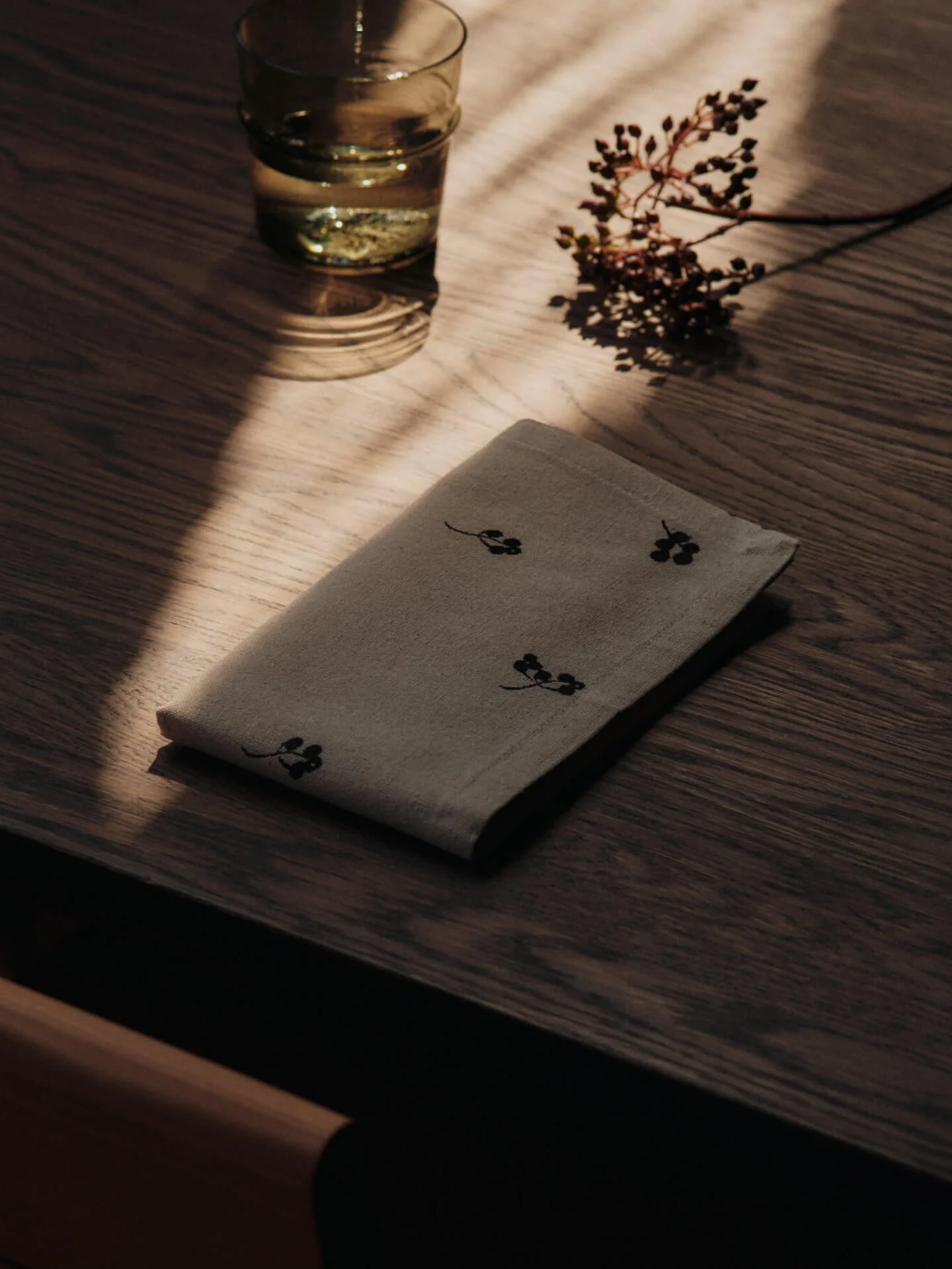 Baies Napkins - Set of 4 - Natural/Dark Chocolate - Image 2