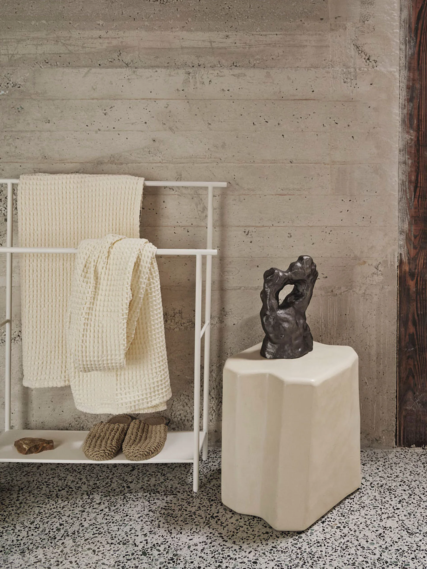 Dora Towel Stand - White - Image 2