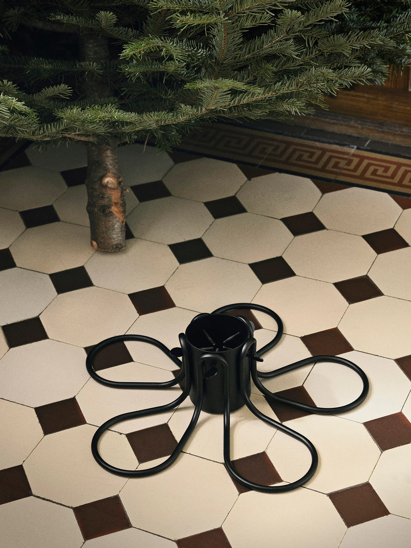 Flake Christmas Tree Stand - Black - Image 2