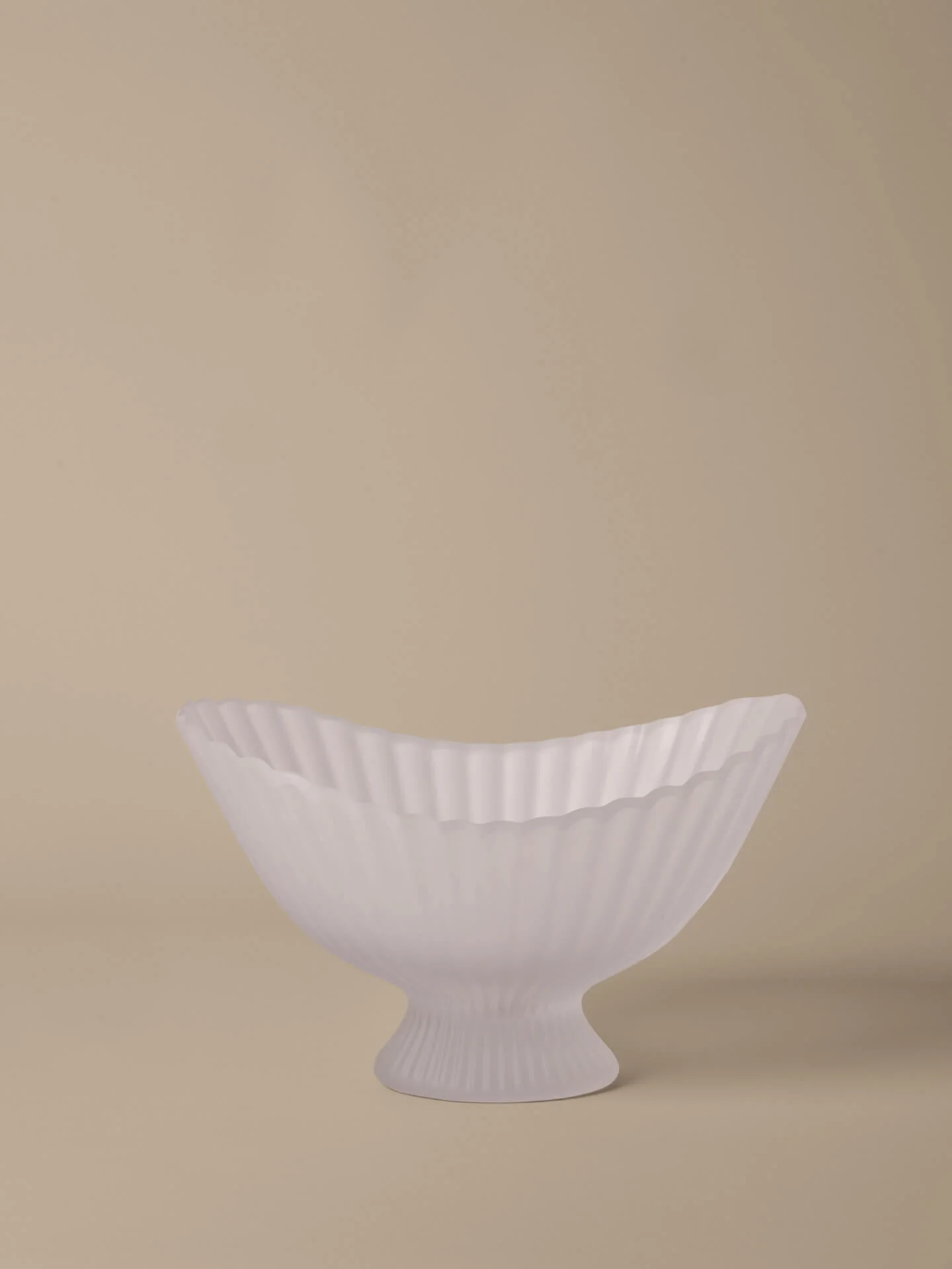 Fountain Glass Centrepiece - Frosted - Image 4