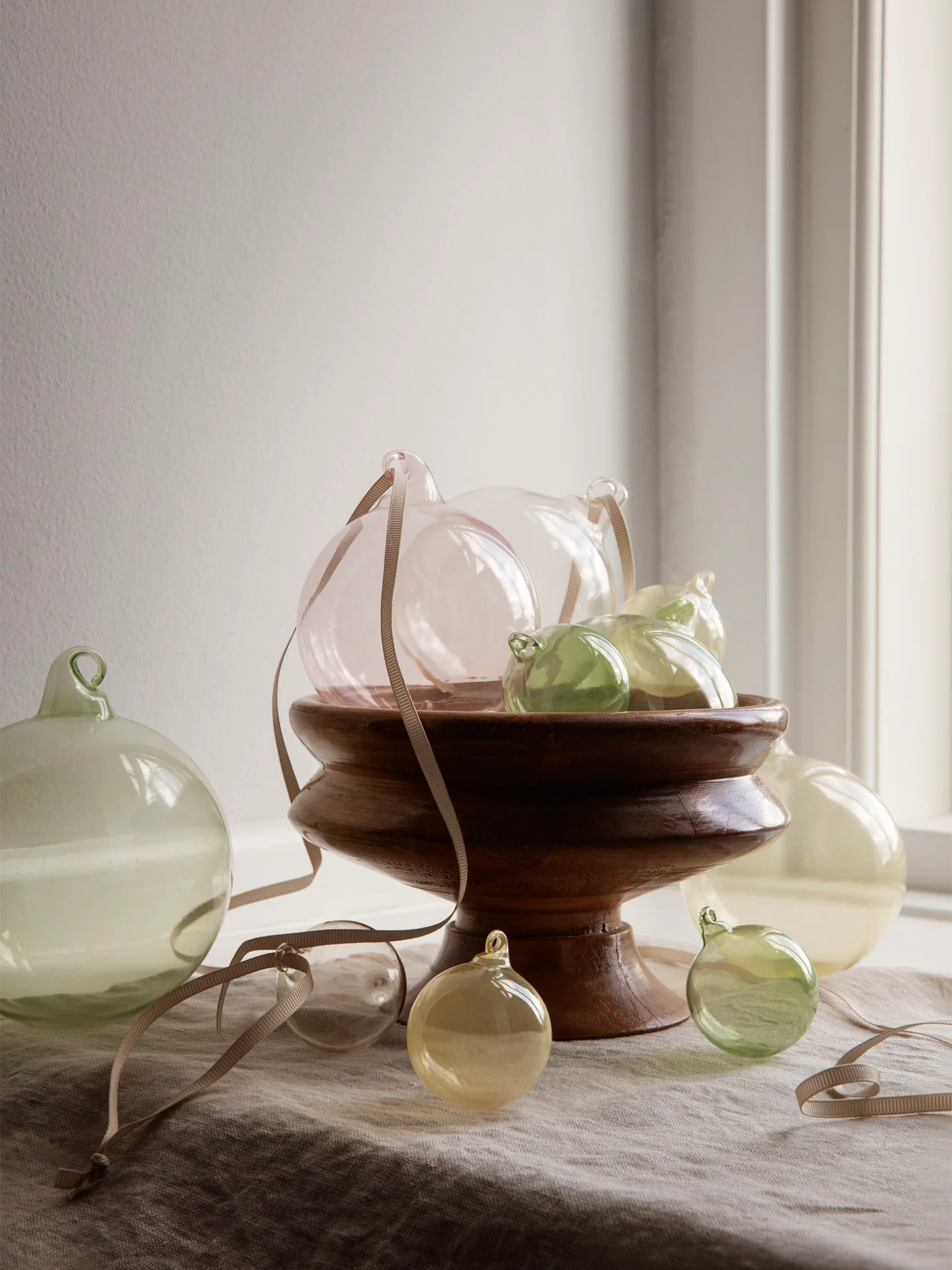 Glass Baubles - L - Set of 4 - Mixed Light - Image 2