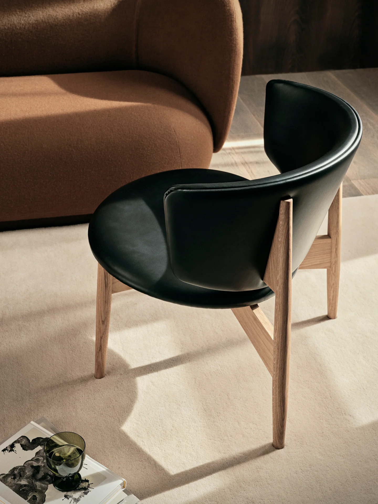 Herman Lounge Chair - Wood - Envy Leather - Oak/Black - UK - Image 2