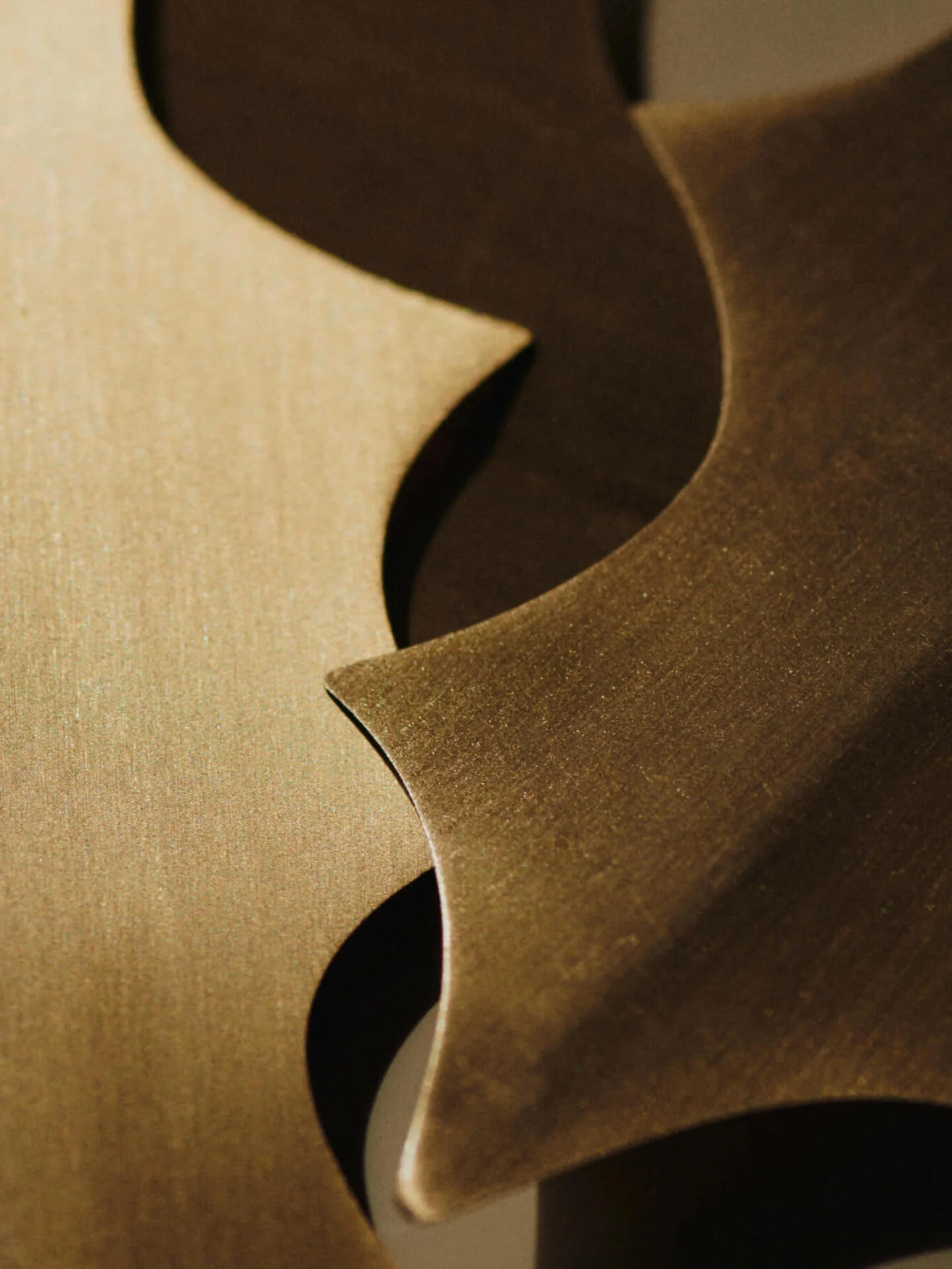 Holly Leaf Ornaments - Set of 4 - Brass - Image 3