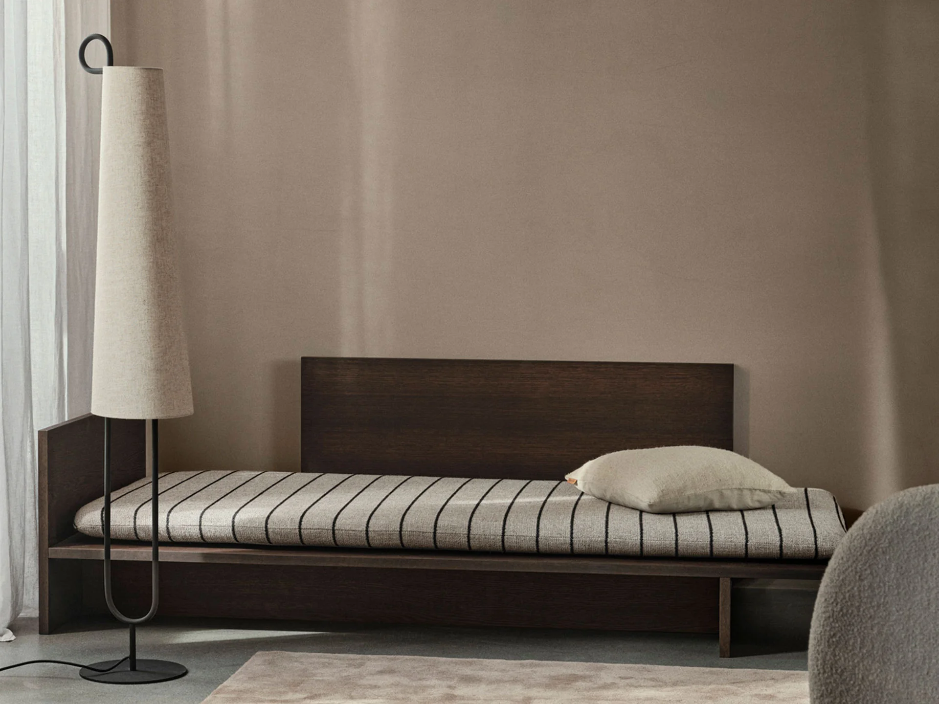 Kona Daybed - Dark Stained Oak - Image 2