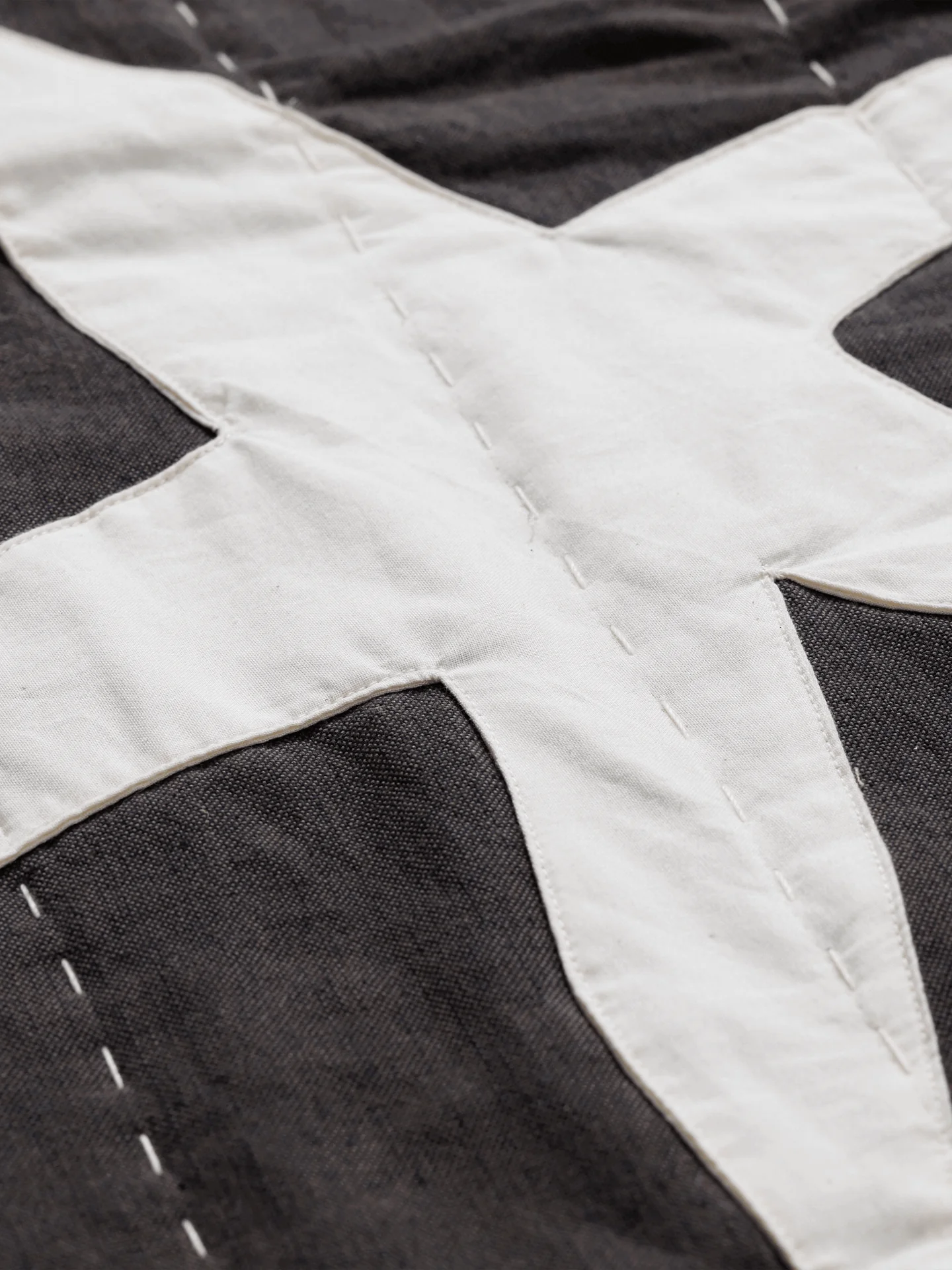 Kove Applique Quilted Blanket - Charcoal/Elm Green - Image 3