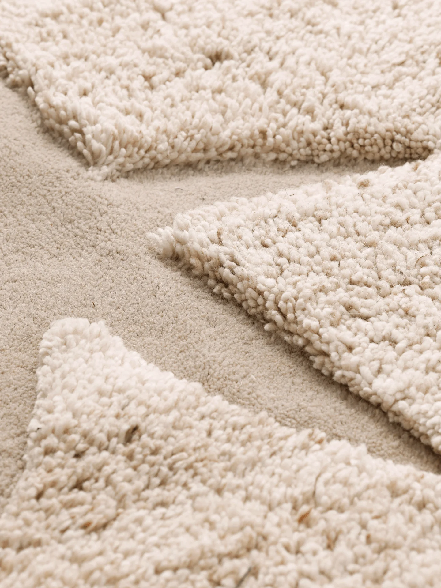 Kove Tufted Rug - Off-White - Image 4