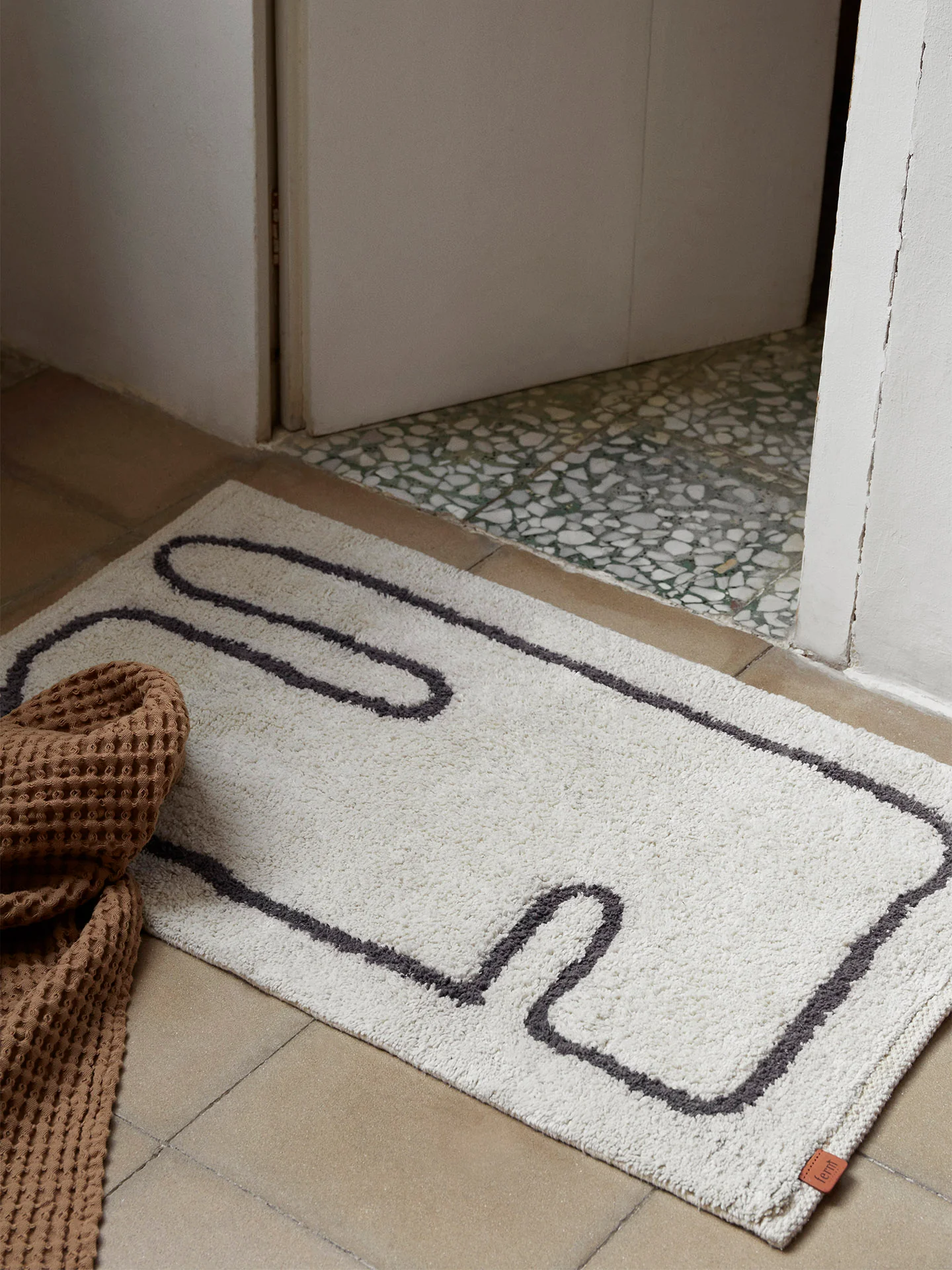 Lay Washable Mat - Off-White/Coffee - Image 2