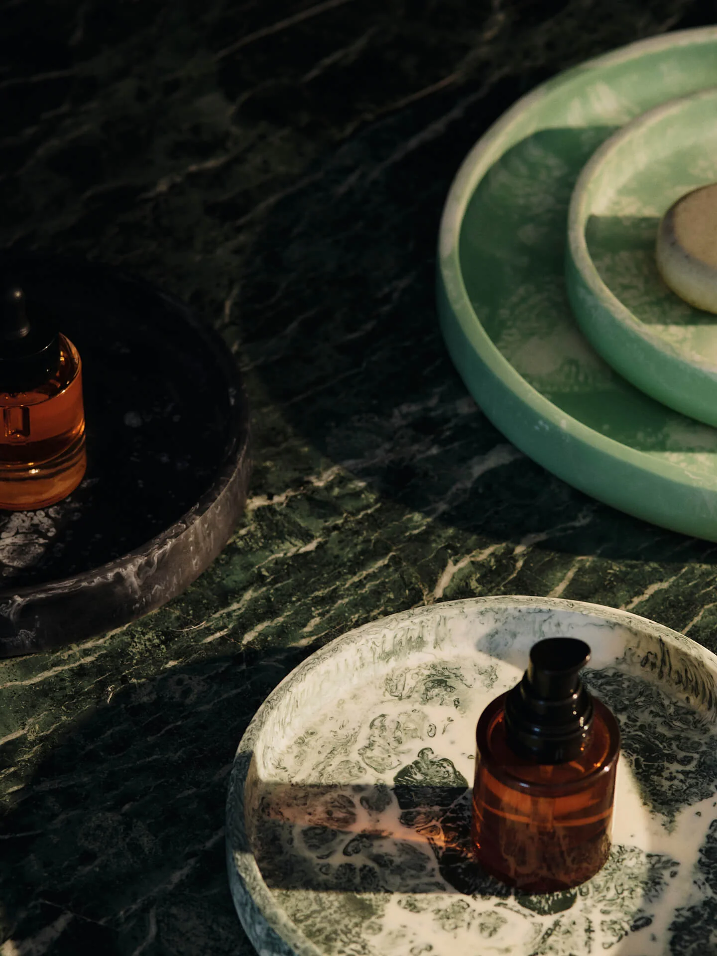 Mist Round Tray - Emerald Off-white - Image 3