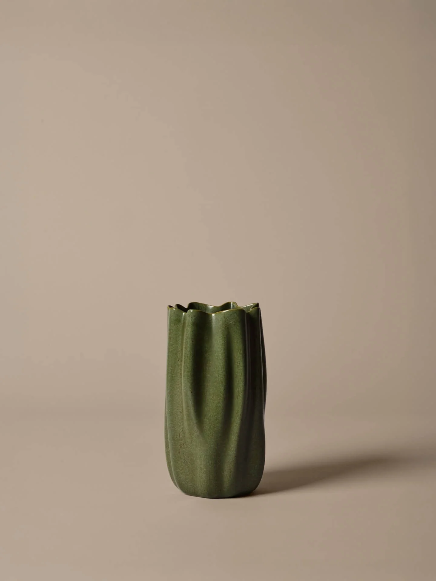 Nium Vase - Dark Sage - Image 3