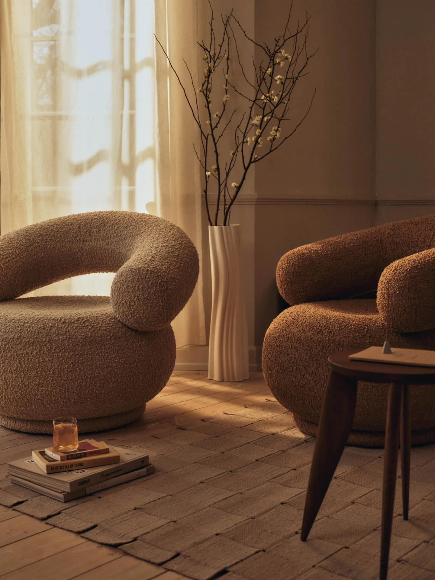 Orbo Lounge Chair - Raw Bouclé - Tan - UK - Image 2