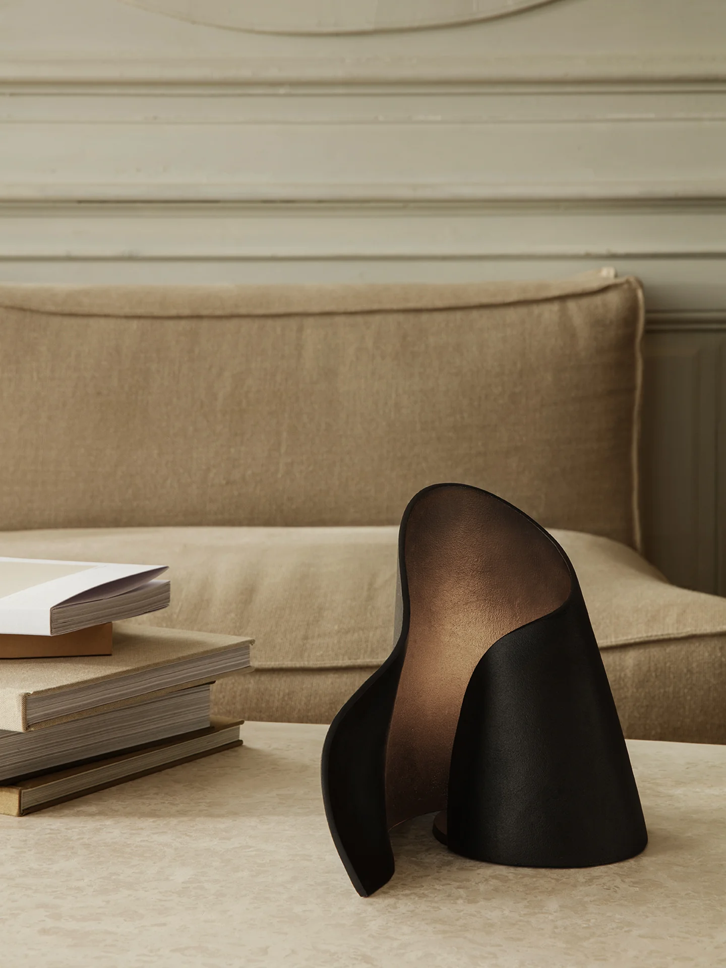 Oyster Table Lamp - Black - Image 2