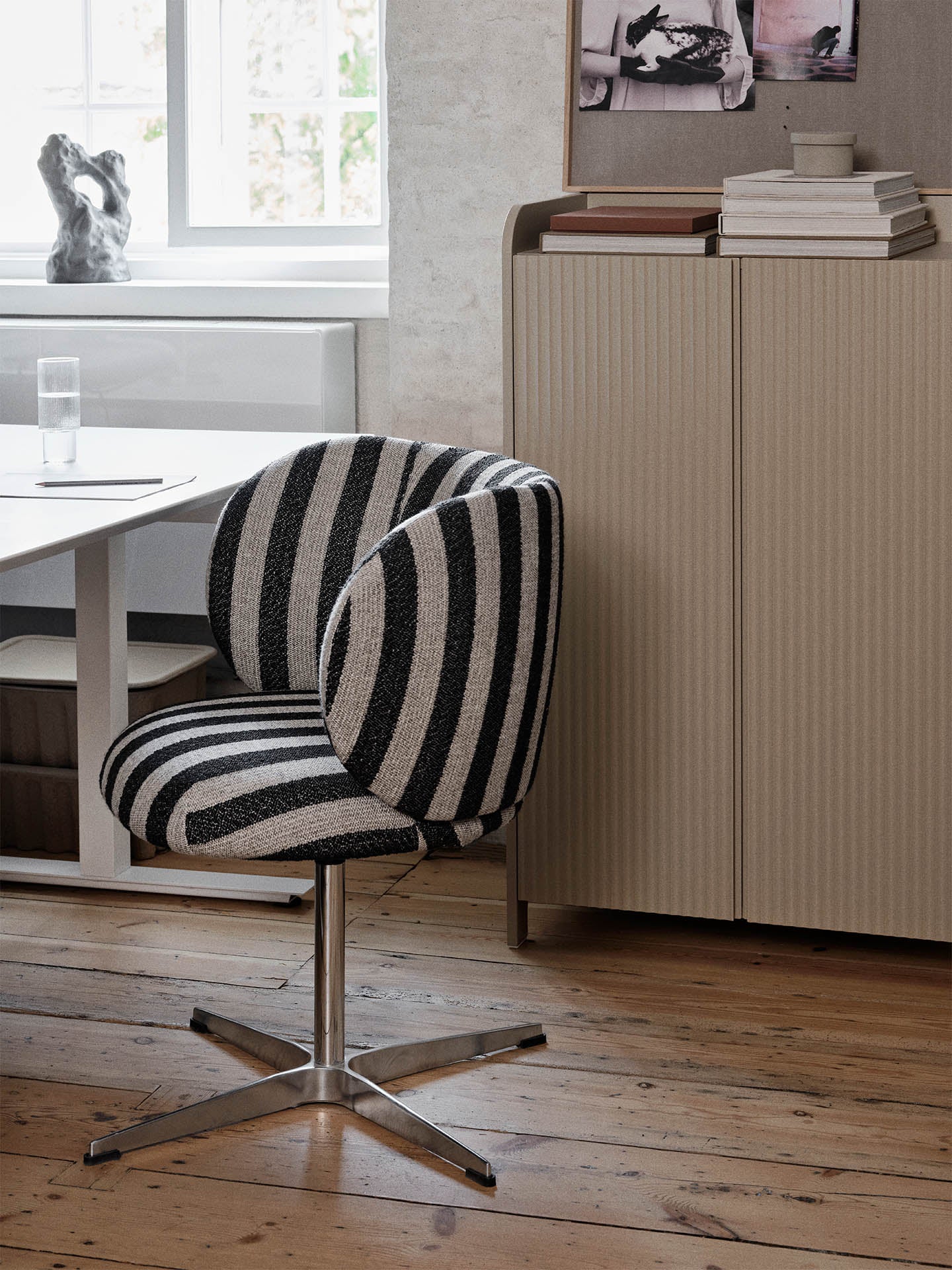 Rico Dining Chair - Swivel - Louisiana - Sand/Black - UK - Image 3