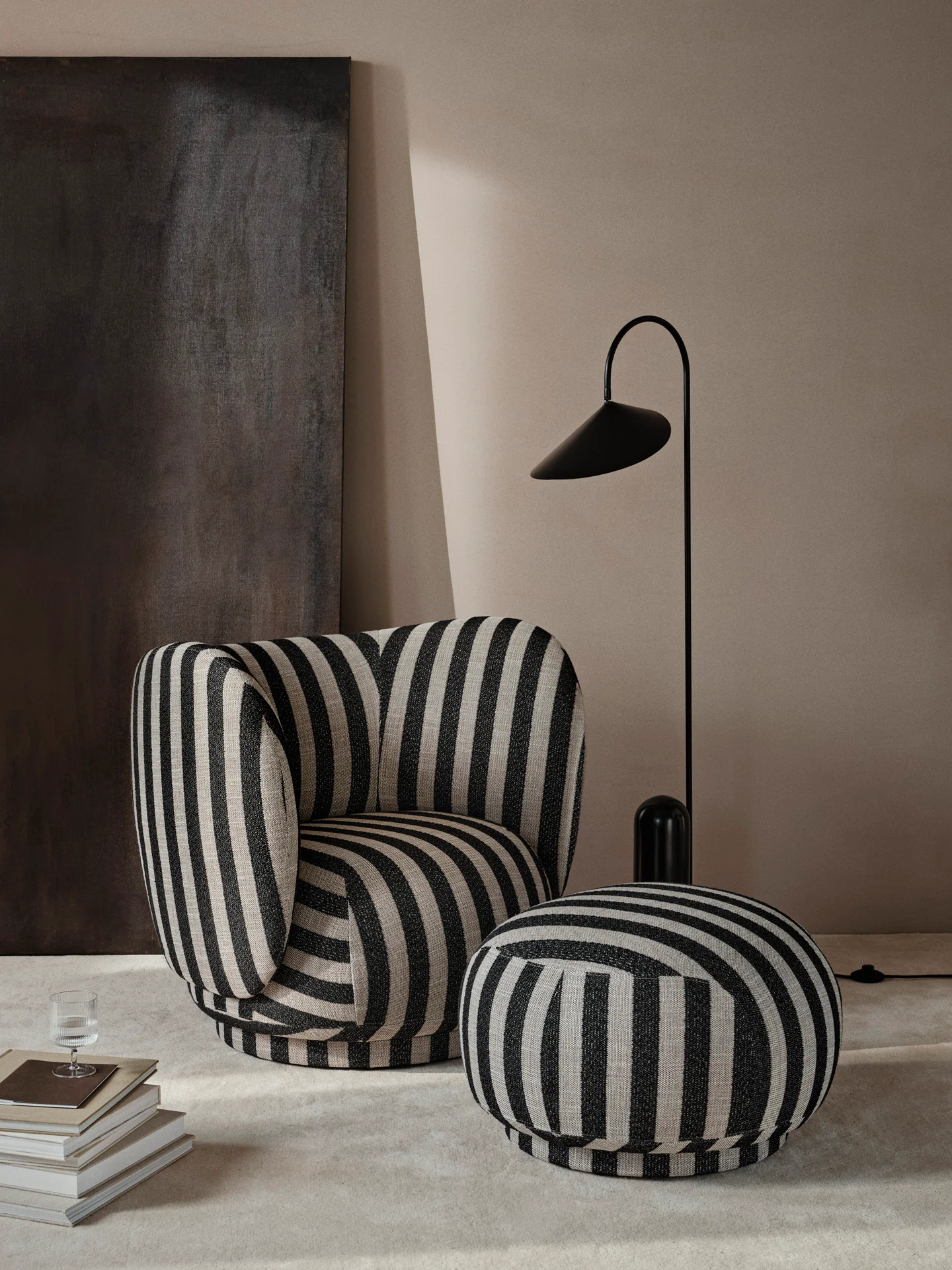 Rico Lounge Chair - Swivel - Louisiana - Sand/Black - UK - Image 2