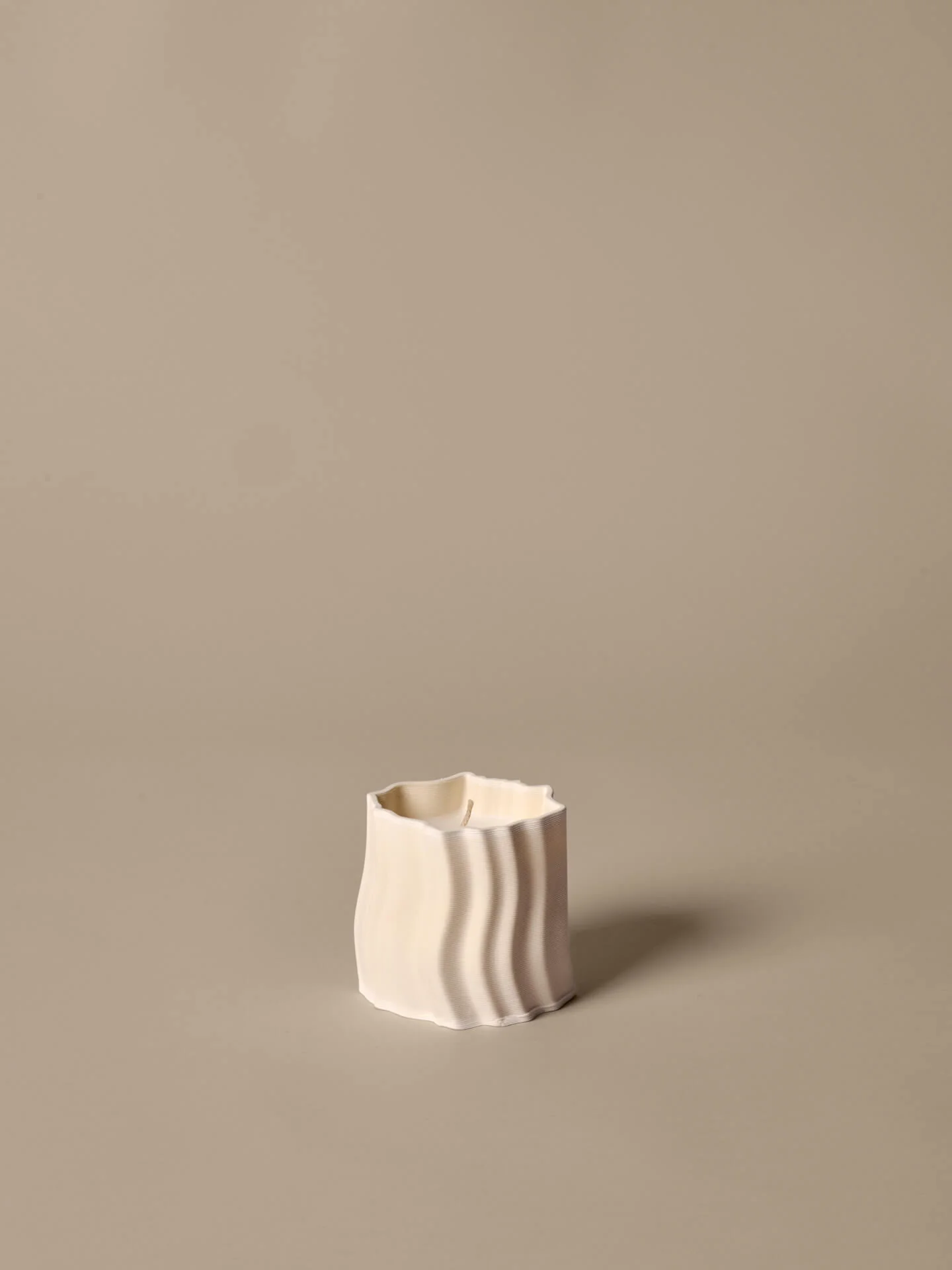 Rylith Scented Candle - Off-White - Image 4