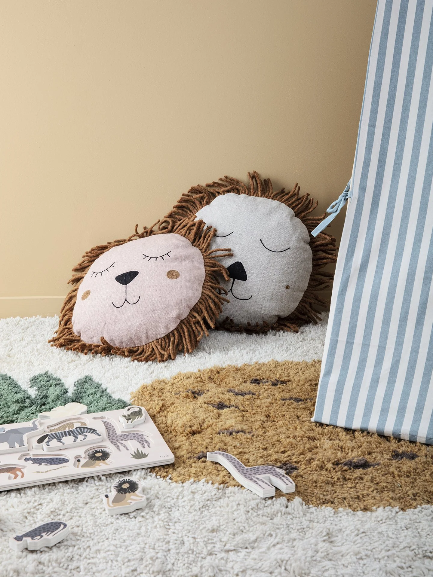 Safari Cushion - Lion - Natural - Image 2