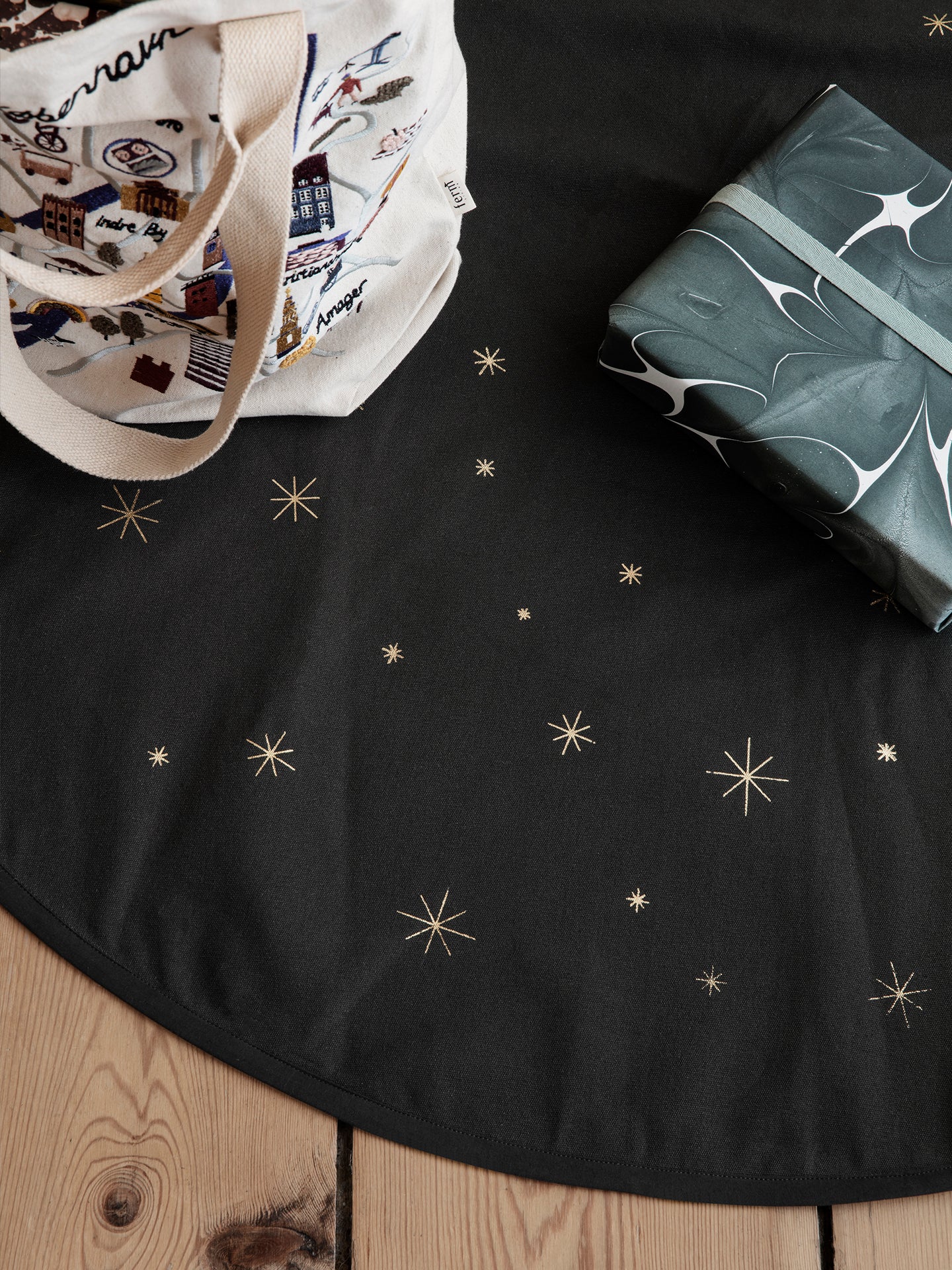 Star Christmas Tree Blanket - Dark Green/Dull Gold - Image 2
