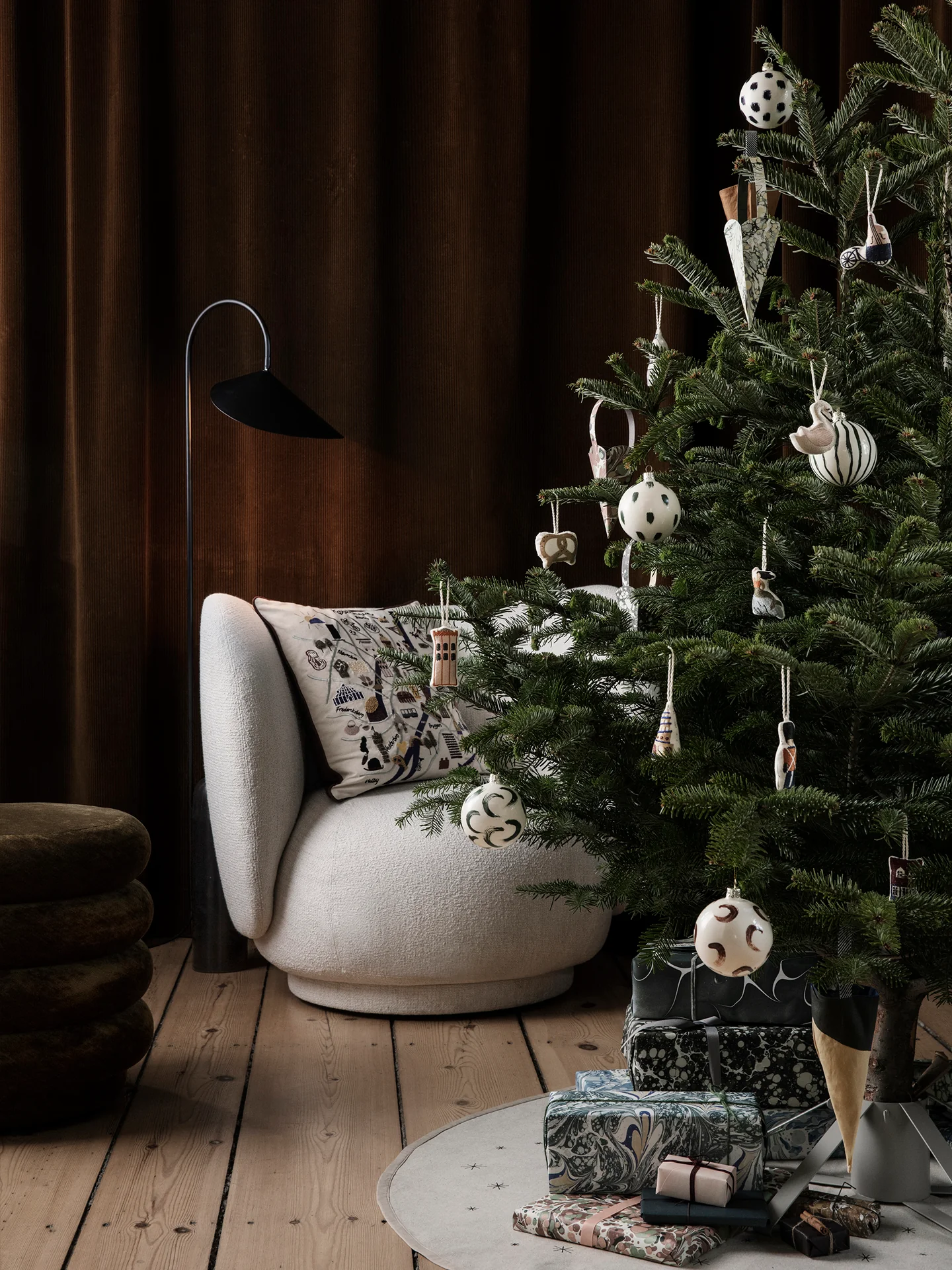 Star Christmas Tree Blanket - Sand/Black - Image 2