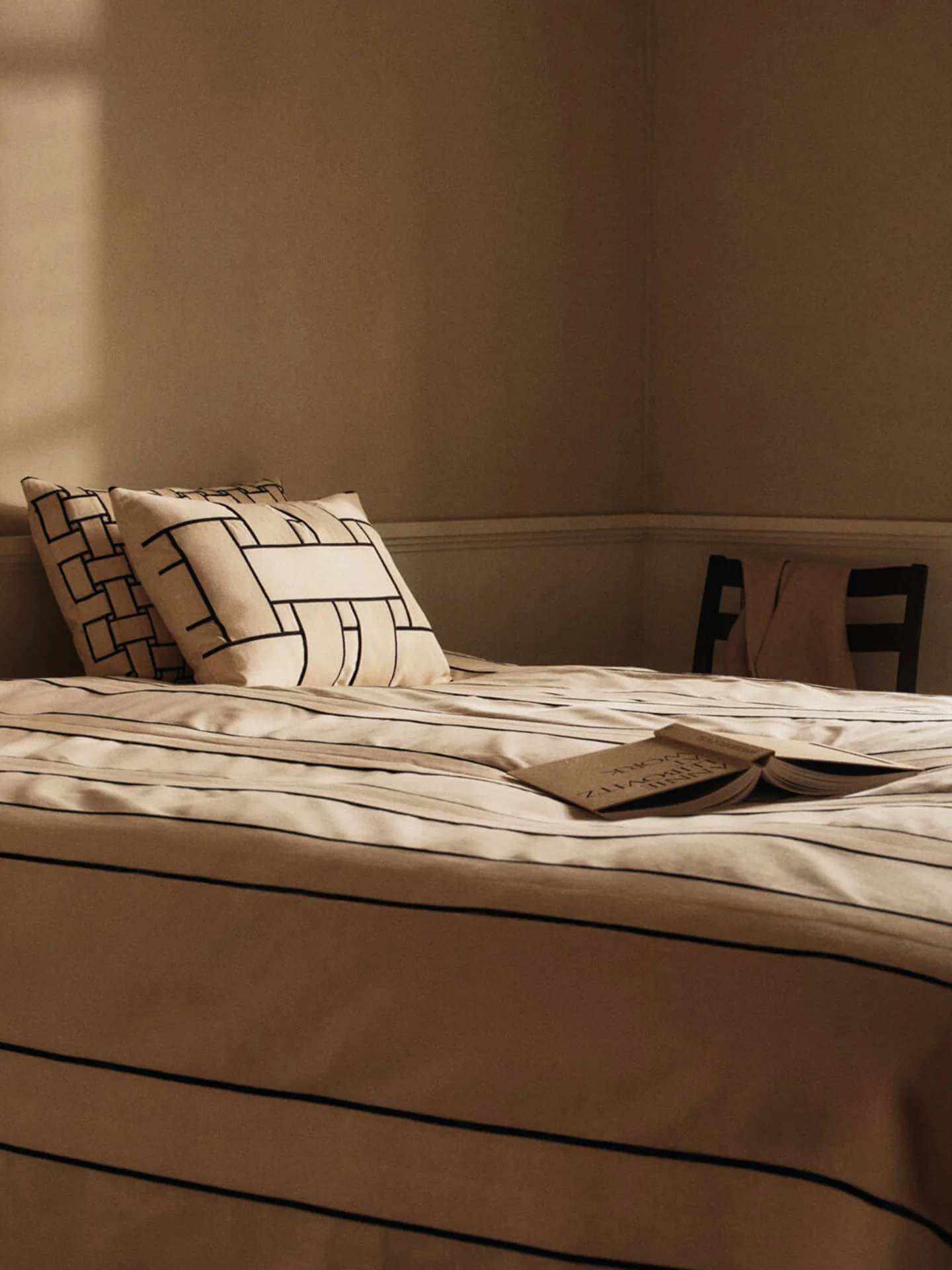 Twill Bedspread - Double - Off-White/Black - Image 2