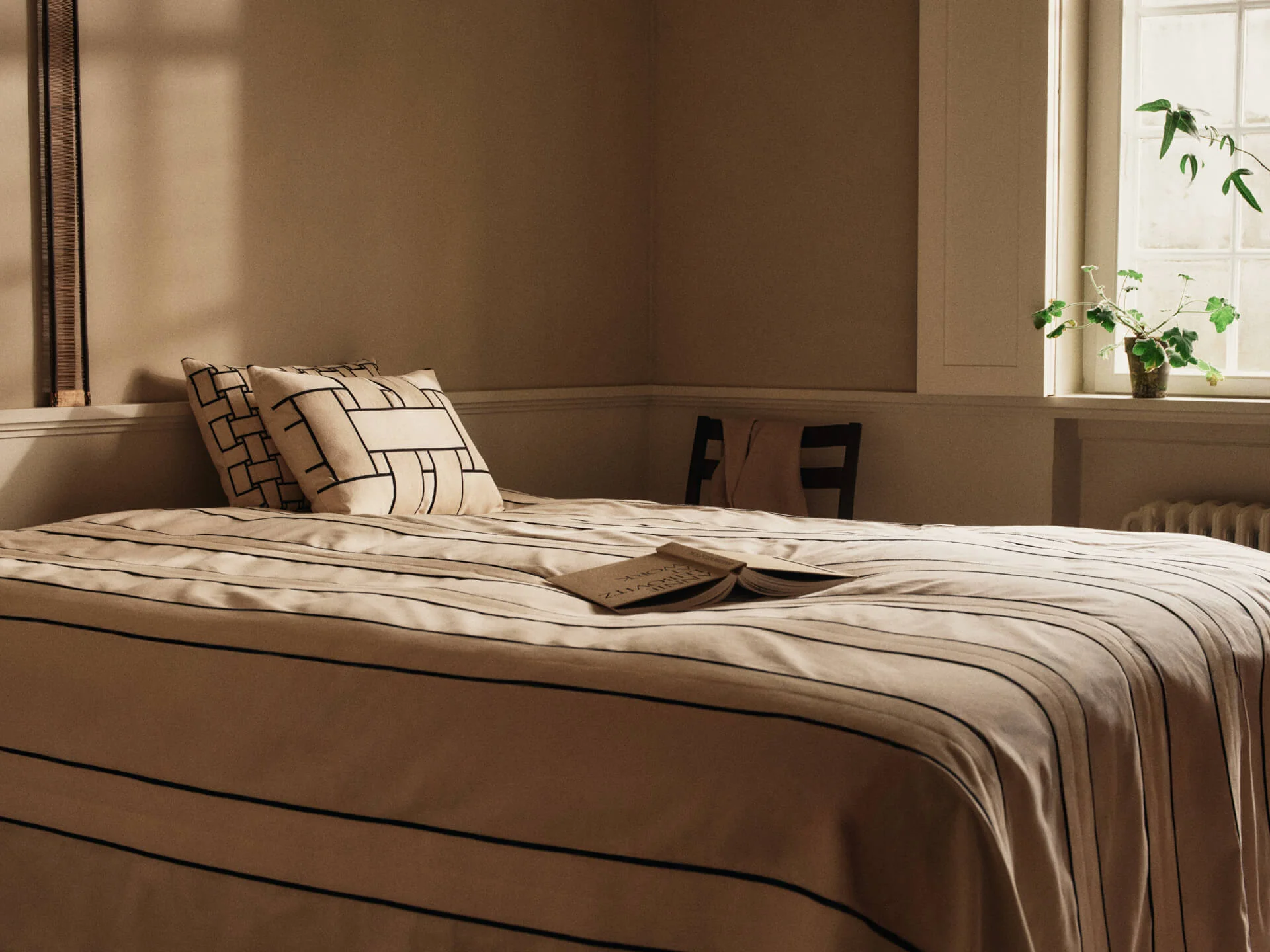 Twill Bedspread - Double - Off-White/Black - Image 4