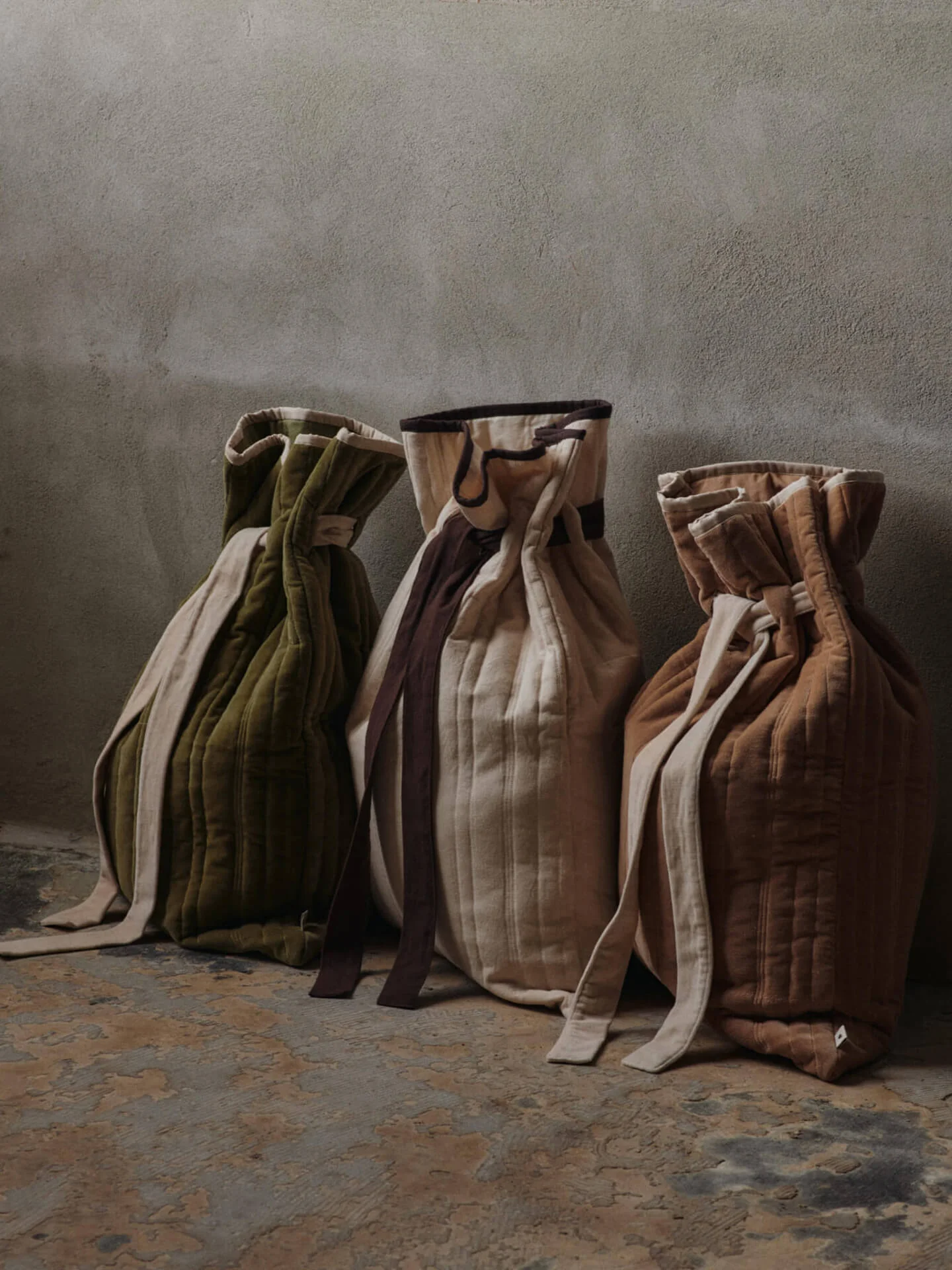 Vari Quilted Sack - Velvet - Khaki - Image 2