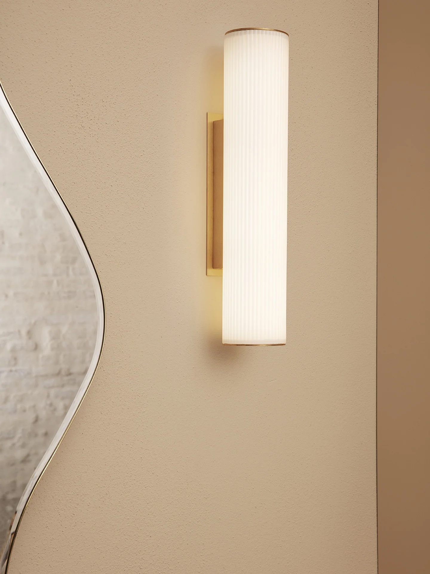 Vuelta Wall Lamp 40 - White/Brass - Image 2